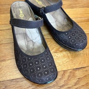 J 41 shoes, size 7.5, brown and gold flecked, leather upper